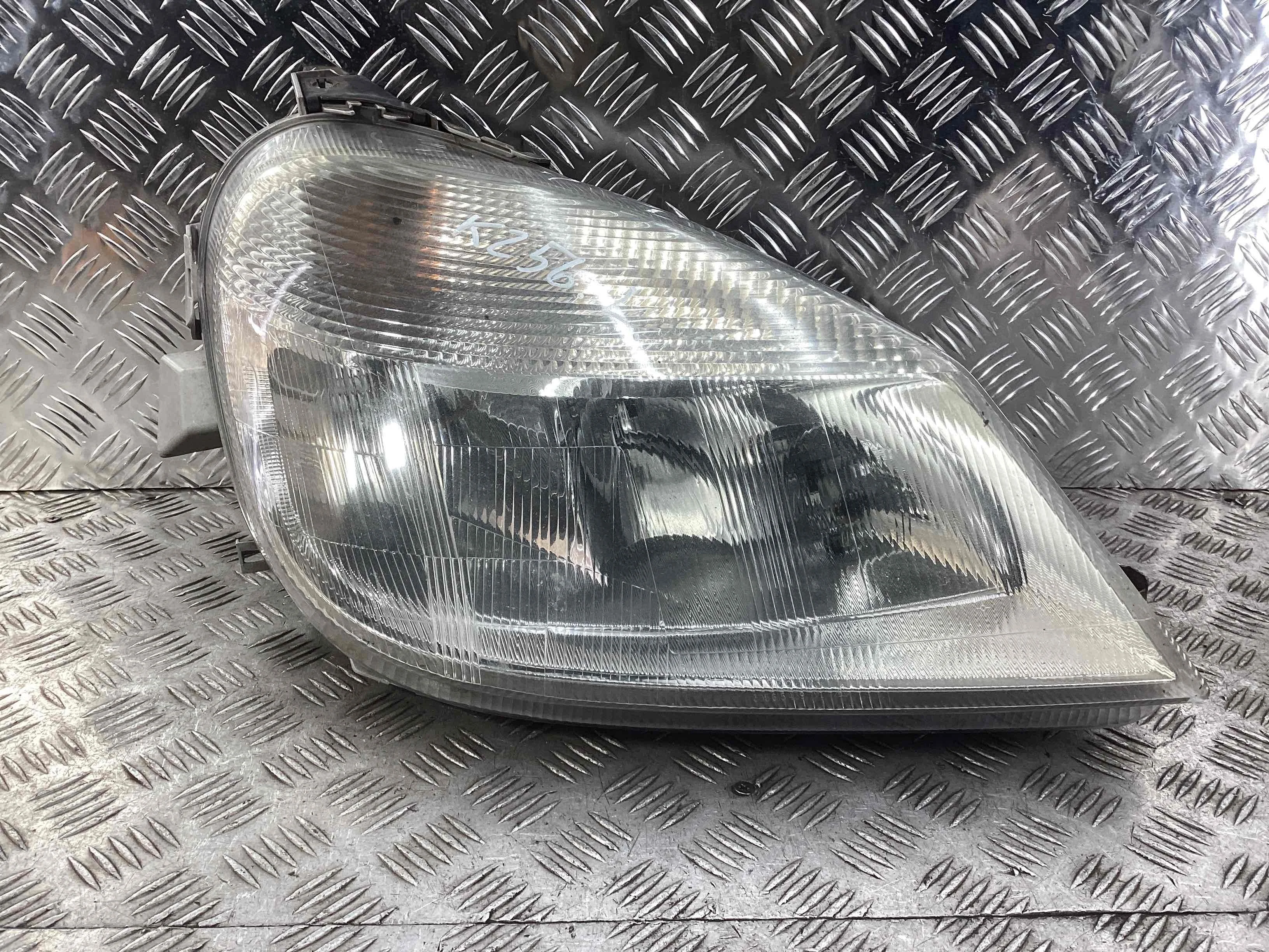 Фара правая Mercedes Vaneo 2002-2005  2003 1,7 Дизель МКПП 5ст. Фургон