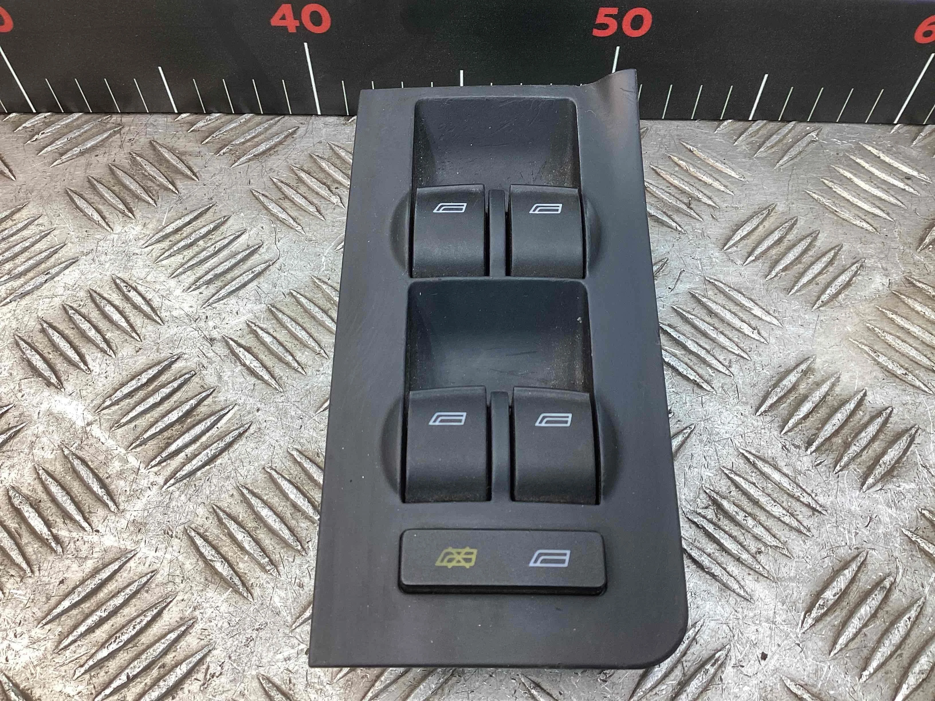 Блок управления стеклоподъемниками Audi A6 C5 (4B) 1997-2001 2000 2,4 Бензин МКПП 5ст. Универсал