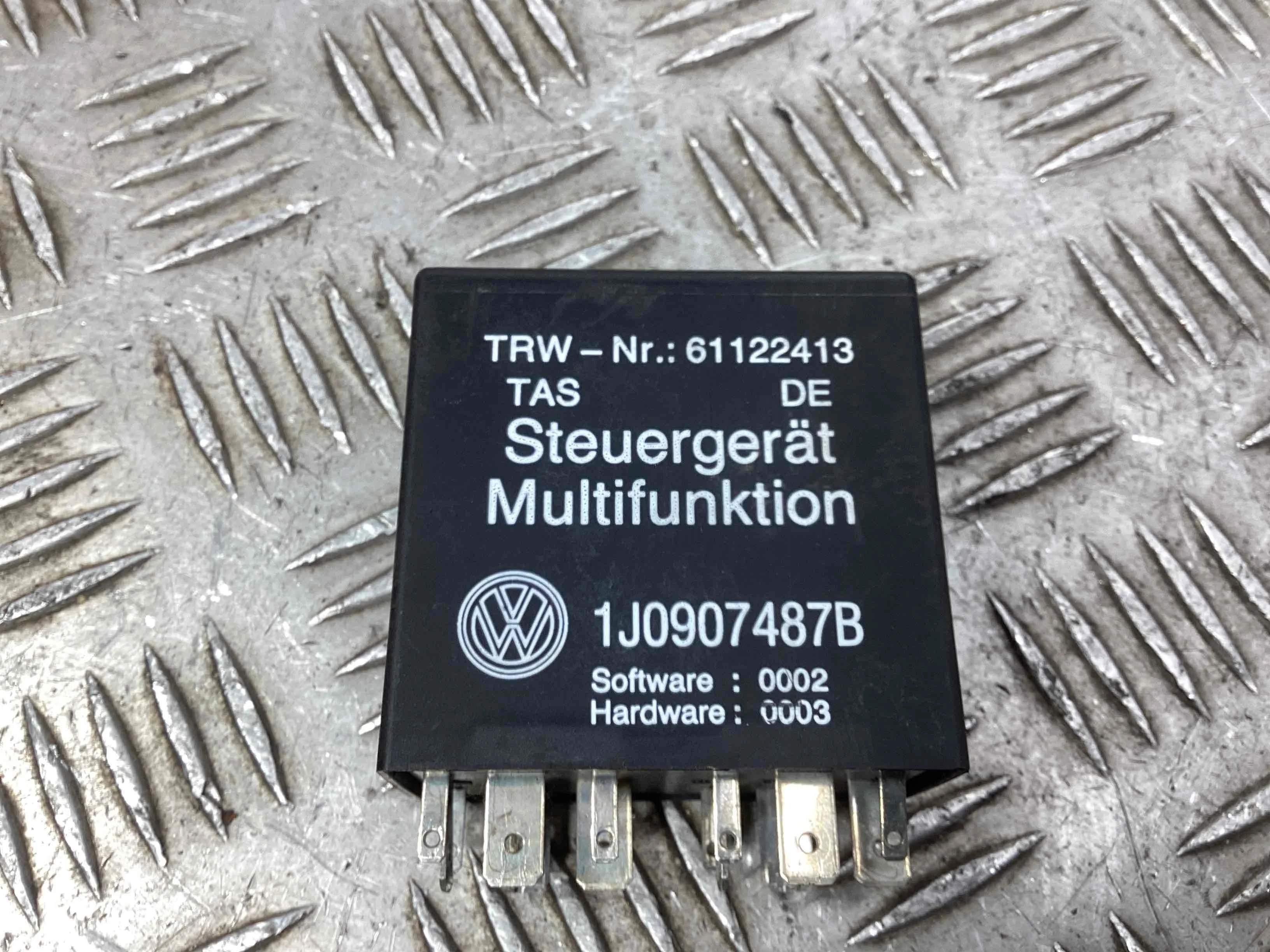 Реле (прочие) Volkswagen Passat B5+ (3B) 2000-2005 рестайлинг 2003 2,0 Бензин АКПП Универсал