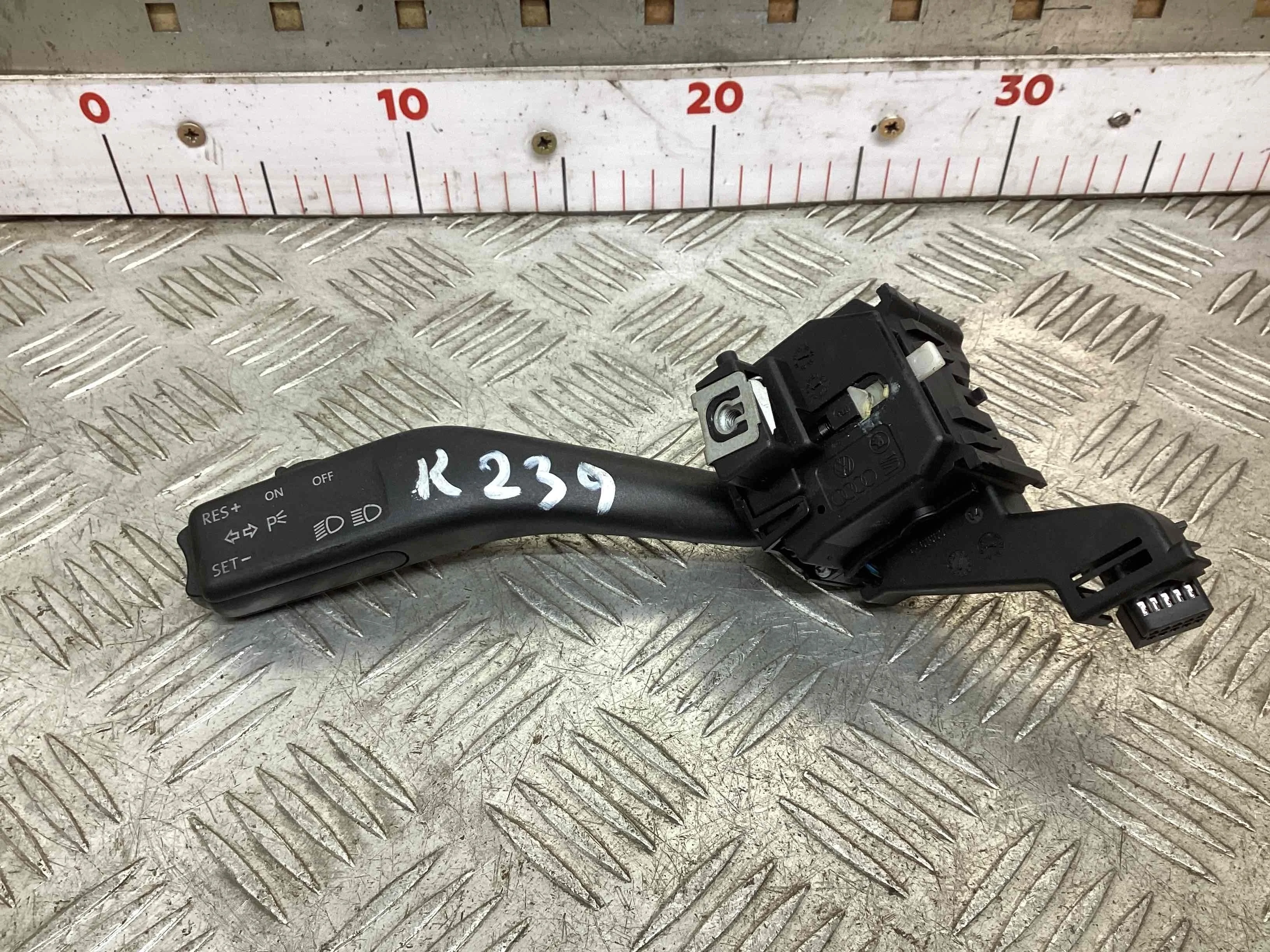 Переключатель поворотов Volkswagen Touran I (1T) 2003-2006 2003 1,9 Дизель МКПП 6ст. Минивэн