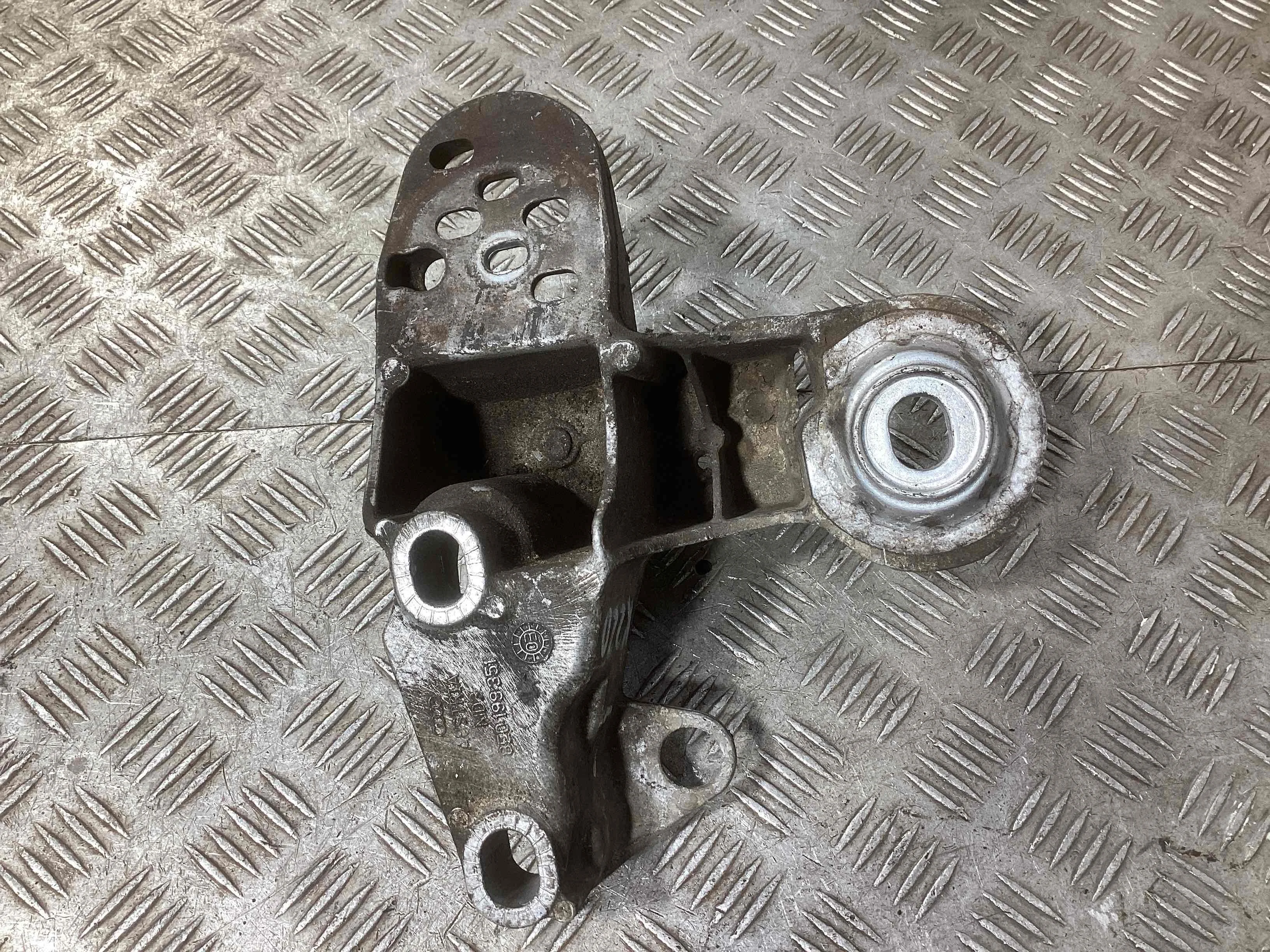 Кронштейн стабилизатора Audi A4 B6 (8EC, 8E5) 2000-2006 2003 2,5 Дизель АКПП Универсал