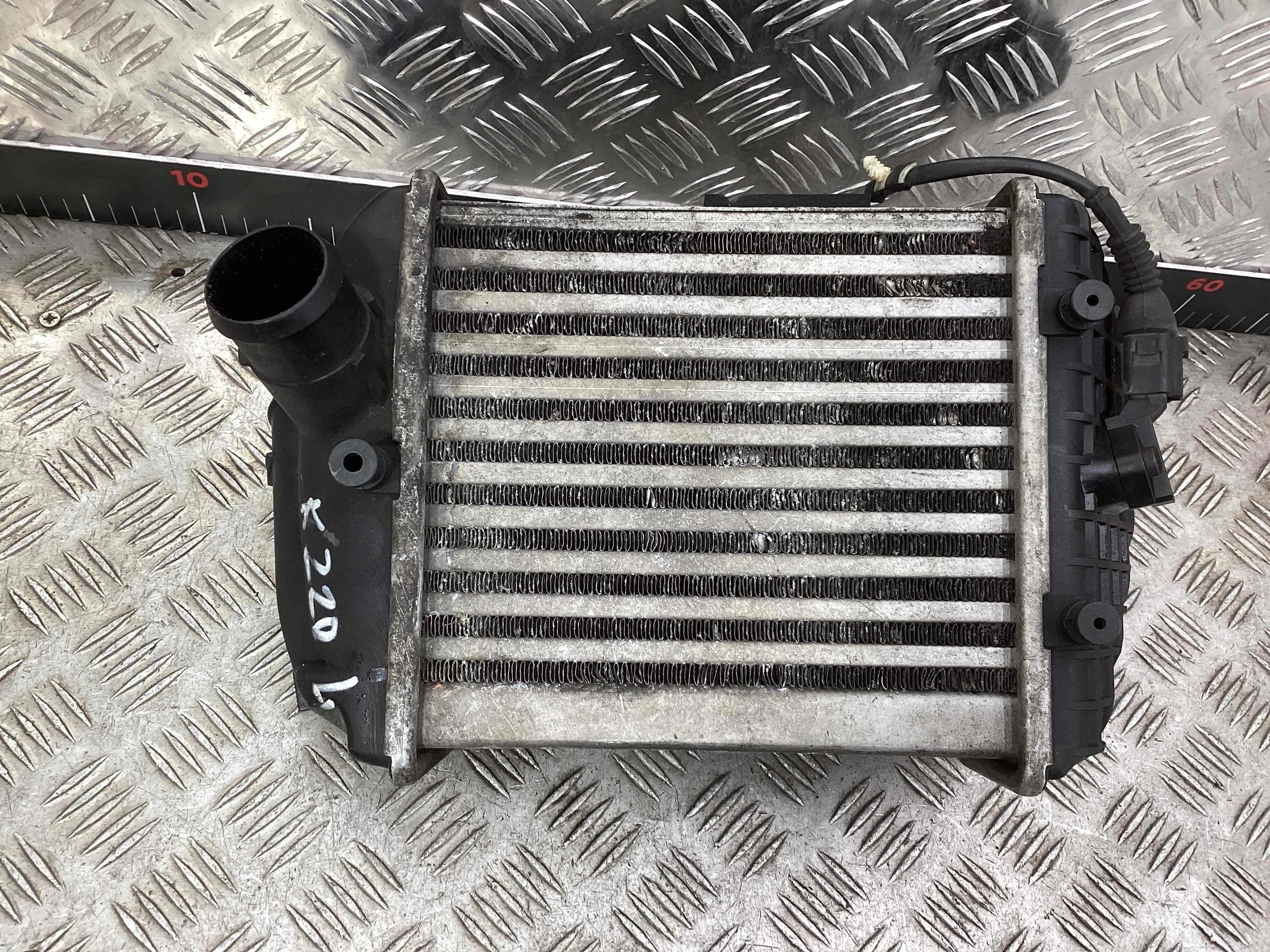 Интеркулер Audi A4 B6 (8EC, 8E5) 2000-2006 2003 2,5 Дизель АКПП Универсал