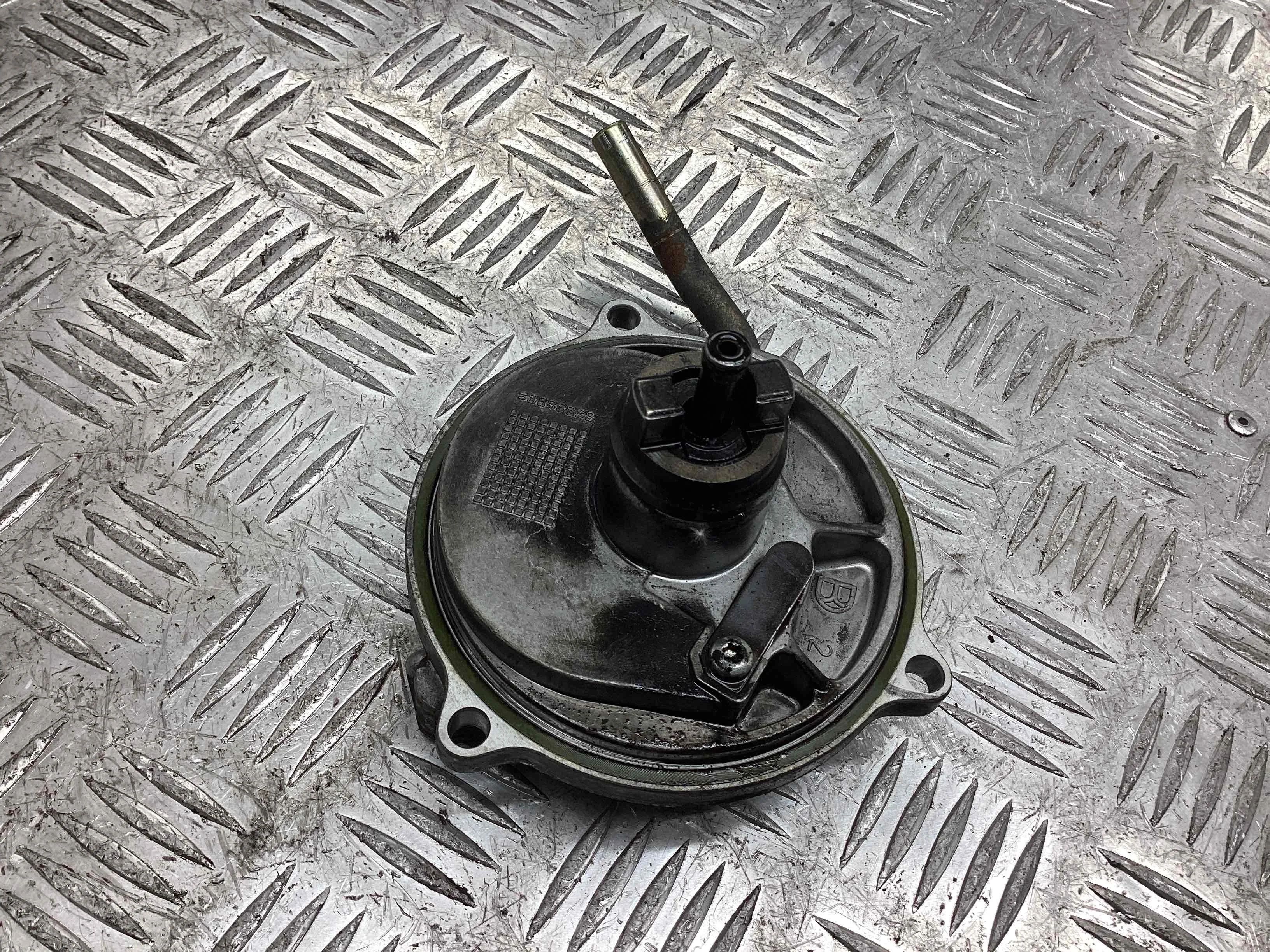 Насос вакуумный Mercedes A (W168) 1997-2004  2002 1,7 Дизель АКПП