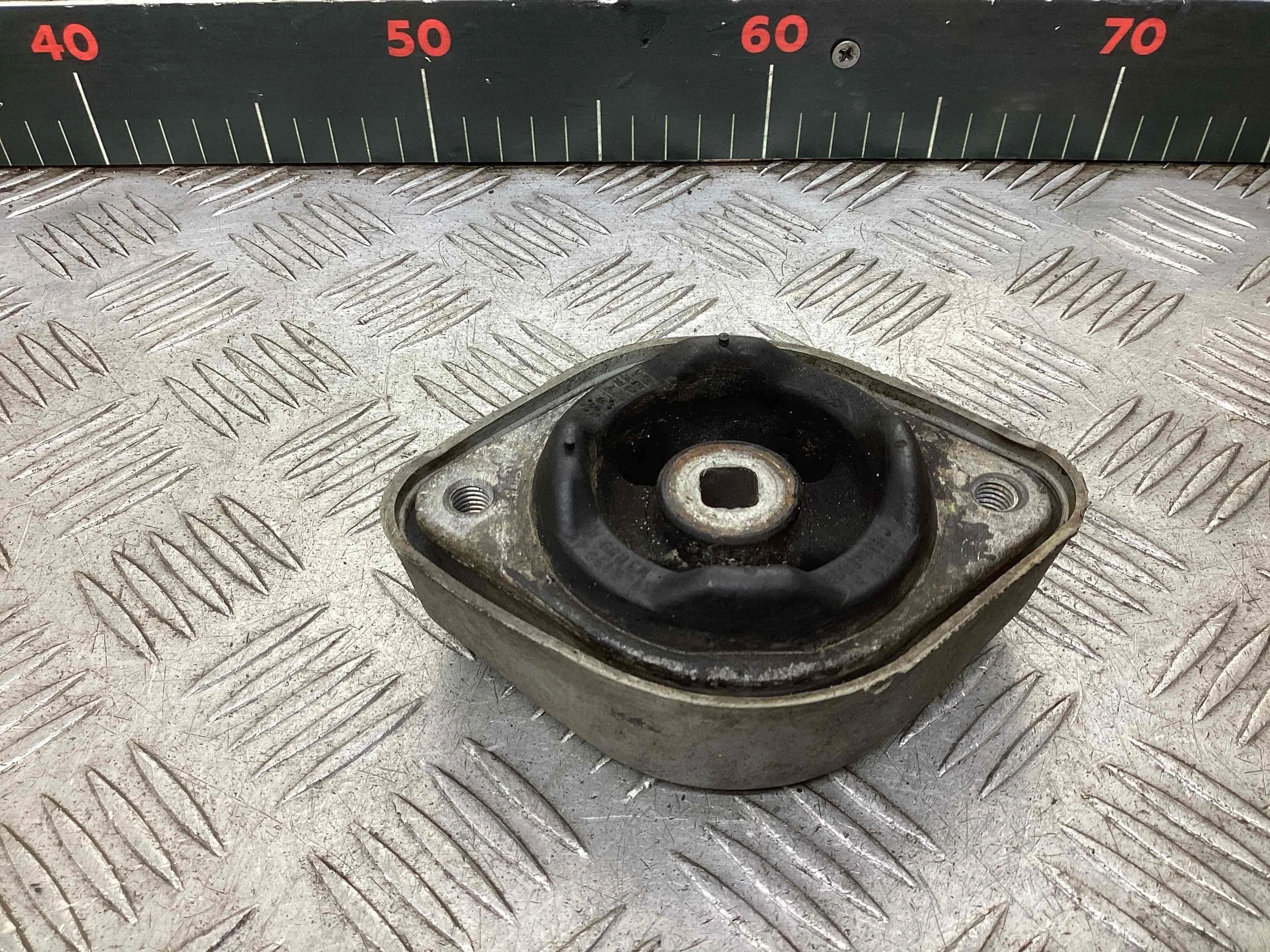 Подушка крепления КПП Audi A4 B5 (8D) 1994-1999 1998