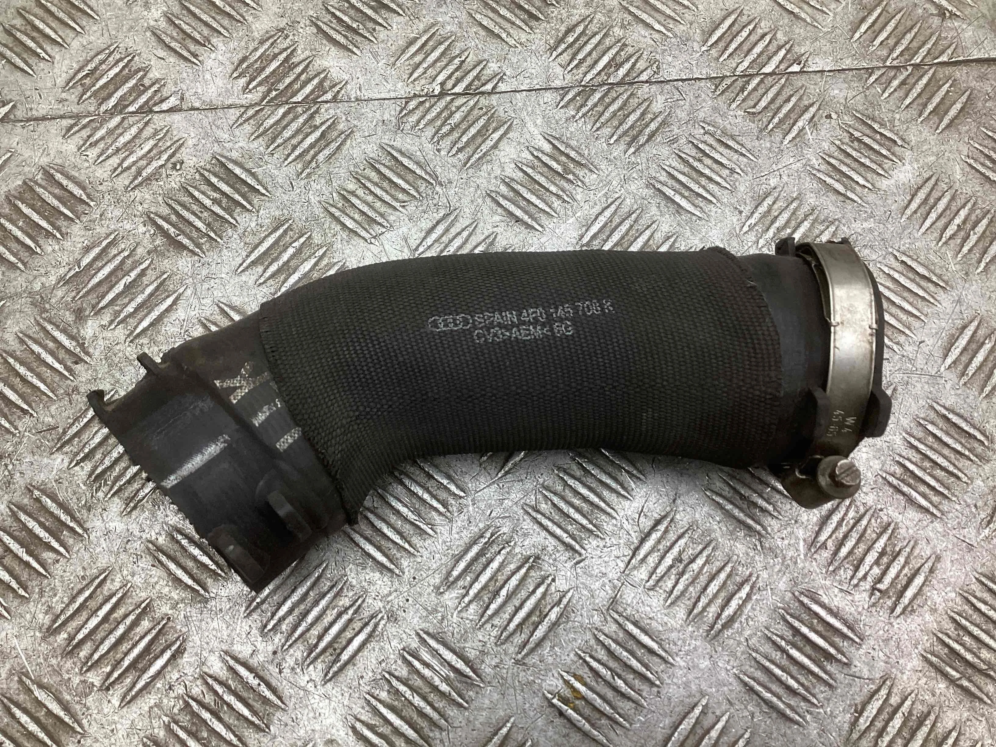 Патрубок интеркулера Audi A6 C6 (4F) 2004-2008 2004 2,7 Дизель