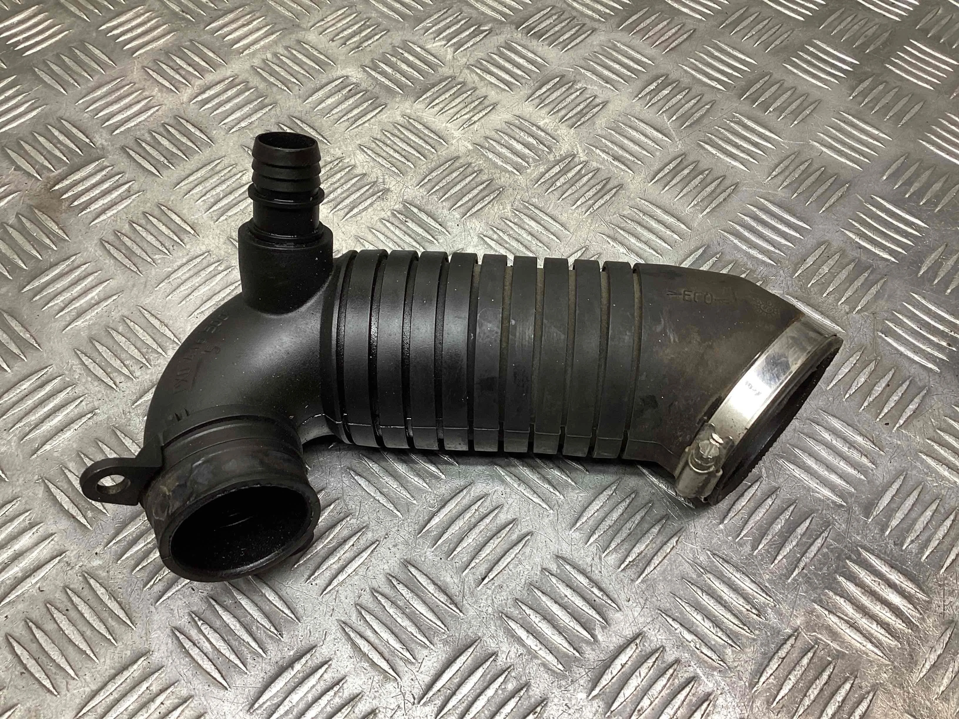 Патрубок турбины Volkswagen Passat B5+ (3B) 2000-2005 рестайлинг 2004 1,9 Дизель МКПП 5ст. Универсал