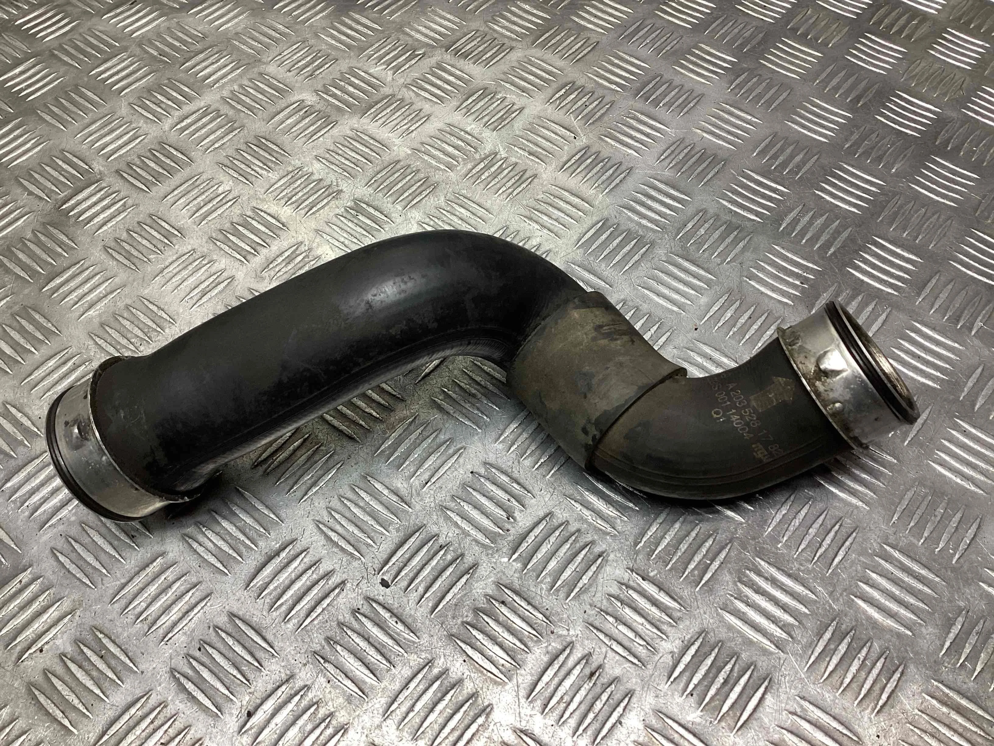 Патрубок интеркулера Mercedes C (W203) 2000-2004  2002 2,2 Дизель АКПП Купе
