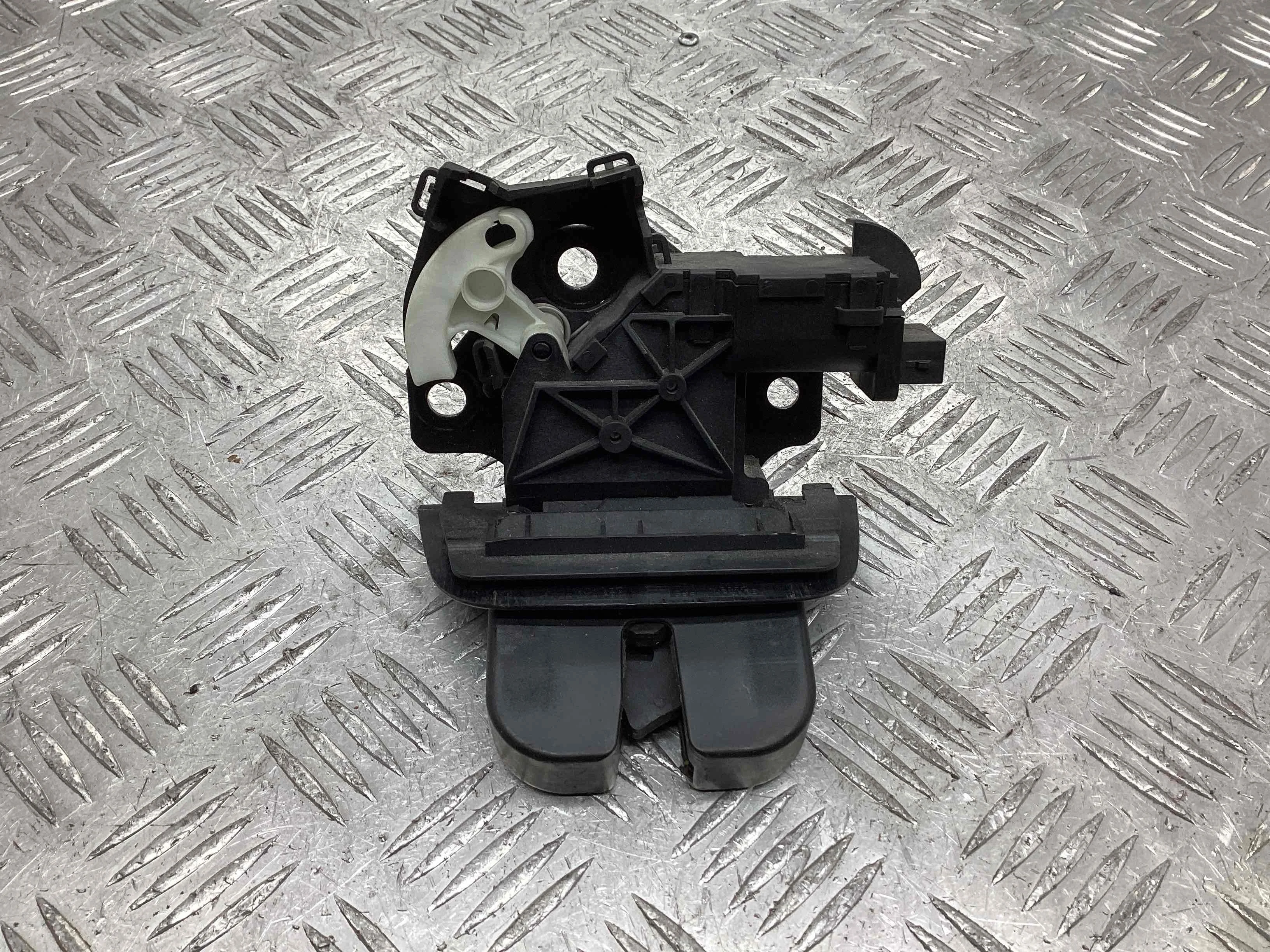 Замок багажника Audi A4 B7 (8EC, 8ED) 2004-2008 2006 2,0 Бензин МКПП Универсал