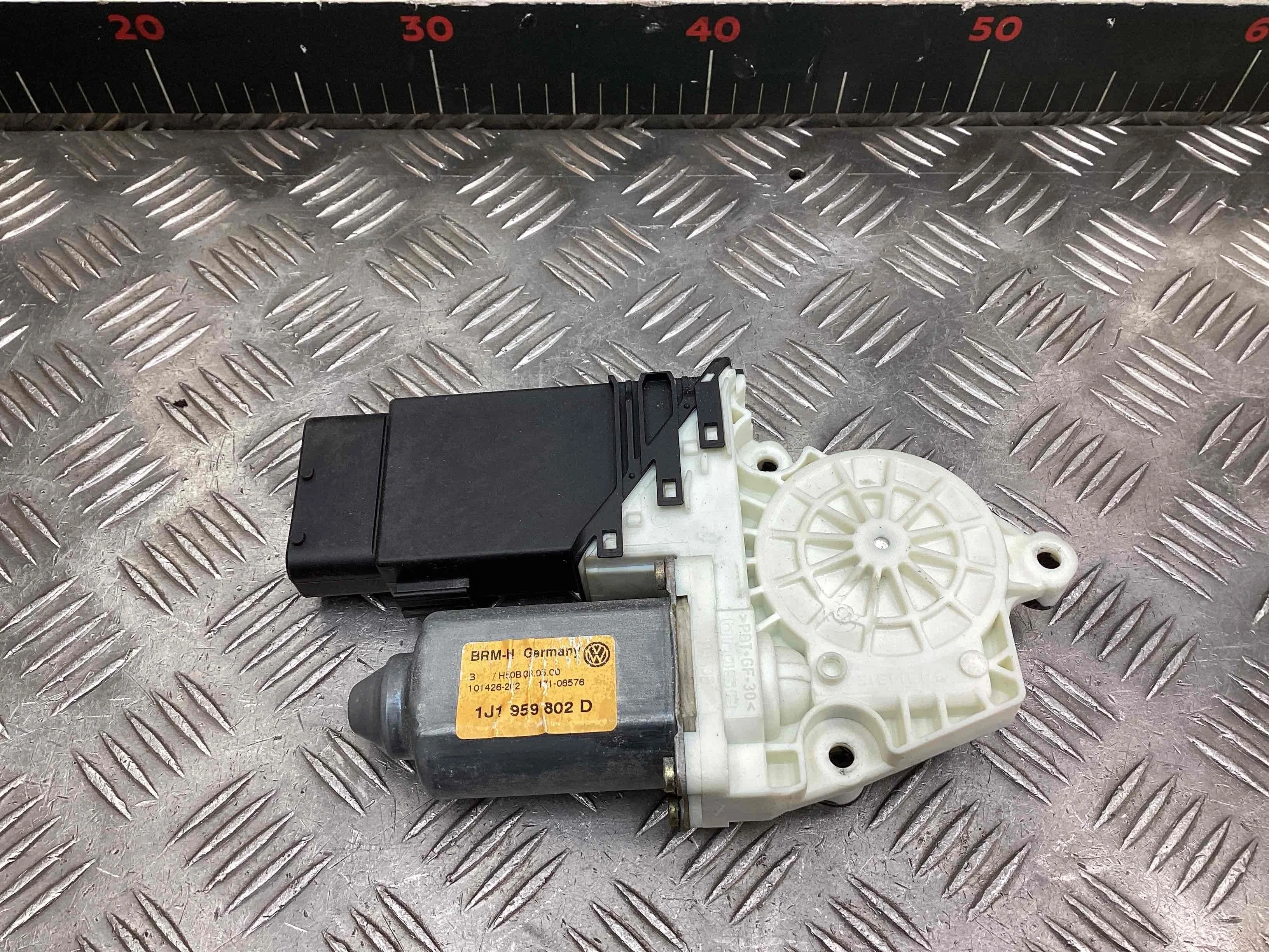 Моторчик стеклоподъемника передний правый Volkswagen Golf IV (1J) 1997-2004 1999 1,9 Дизель  Хэтчбек 5дв.