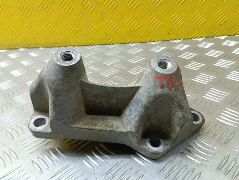 Кронштейн кпп Land Rover Freelander II (2006-2014) 2011