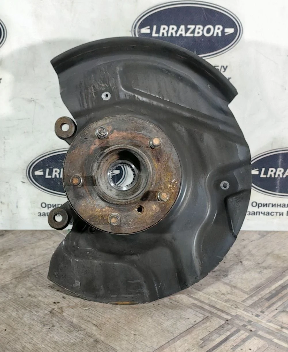 Кулак передний правый Range Rover L322 02-09