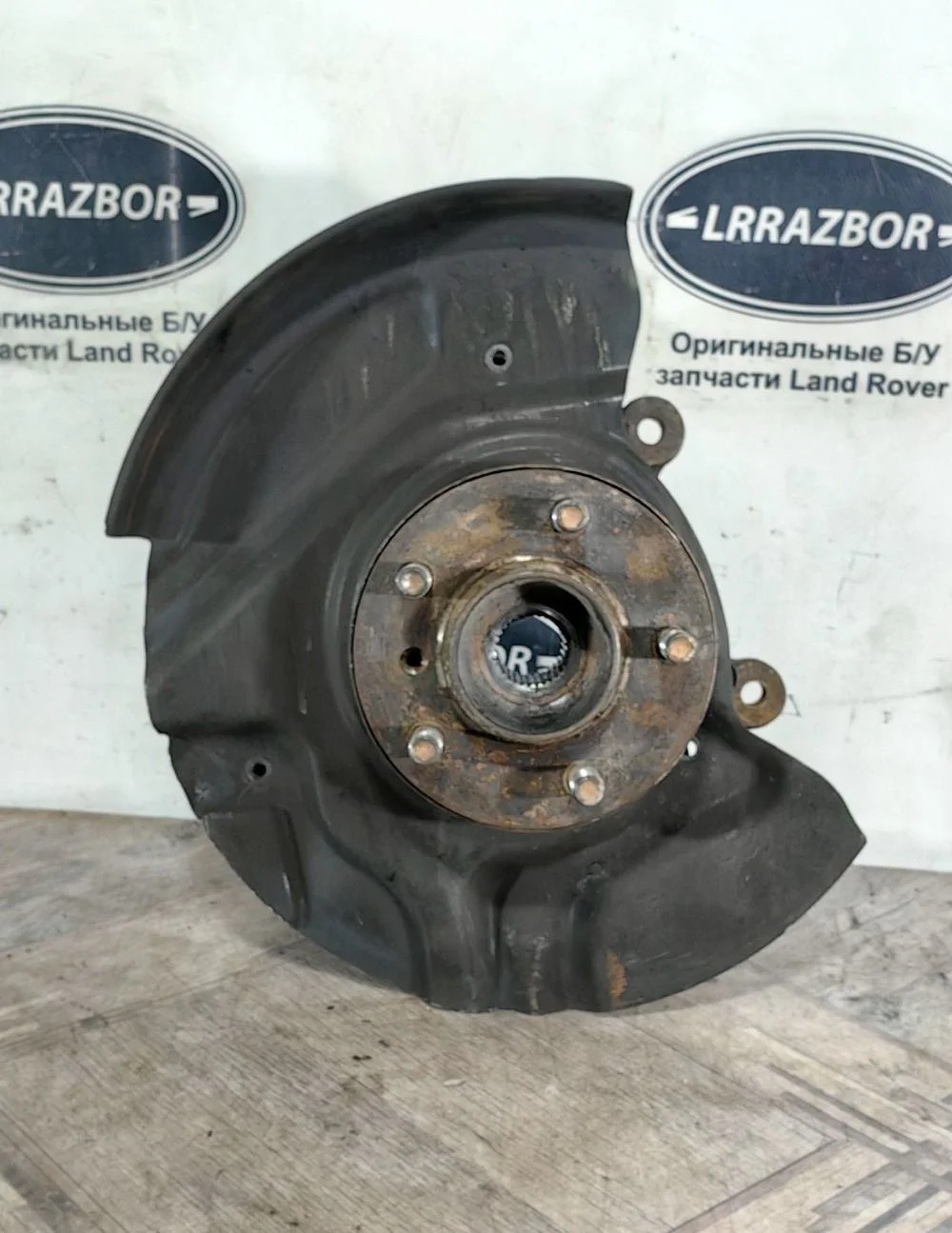 Кулак передний левый Range Rover L322 02-09