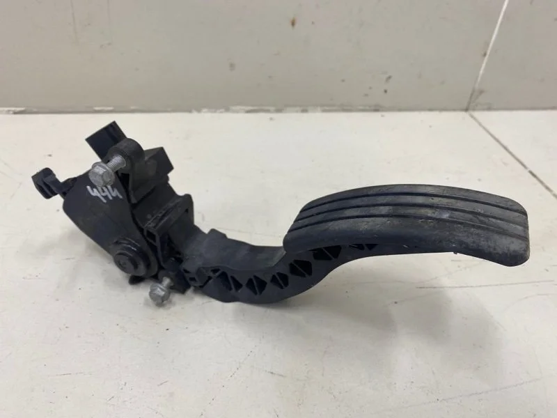 Педаль газа Renault Fluence L30R K4M 838 2012