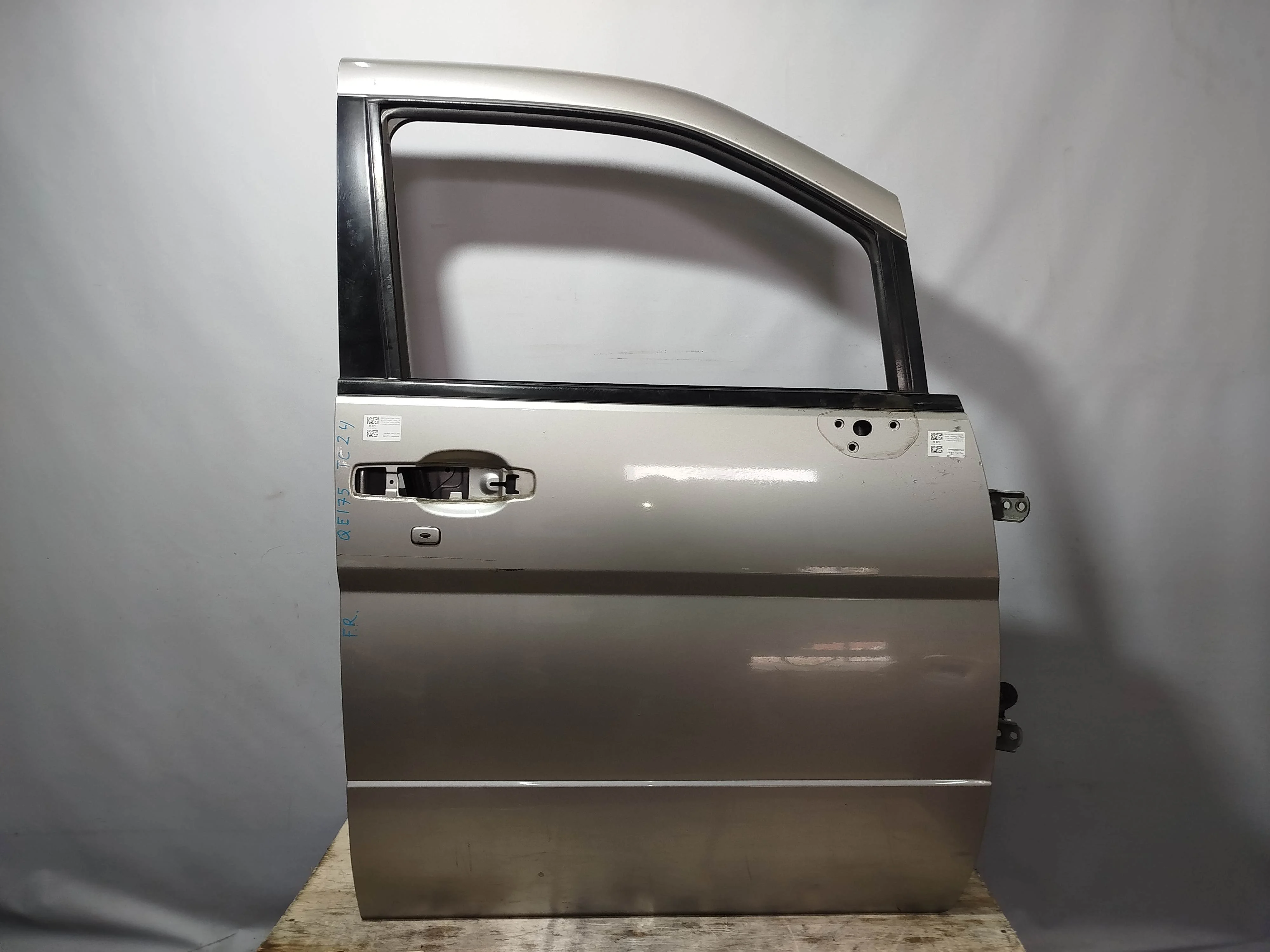 ДВЕРЬ NISSAN SERENA PC24 PNC24 RC24 TC24 TNC24 VC24 VNC24 H01004N0MM ПЕРЕДНЯЯ ПРАВАЯ серебро, KY0 QE175