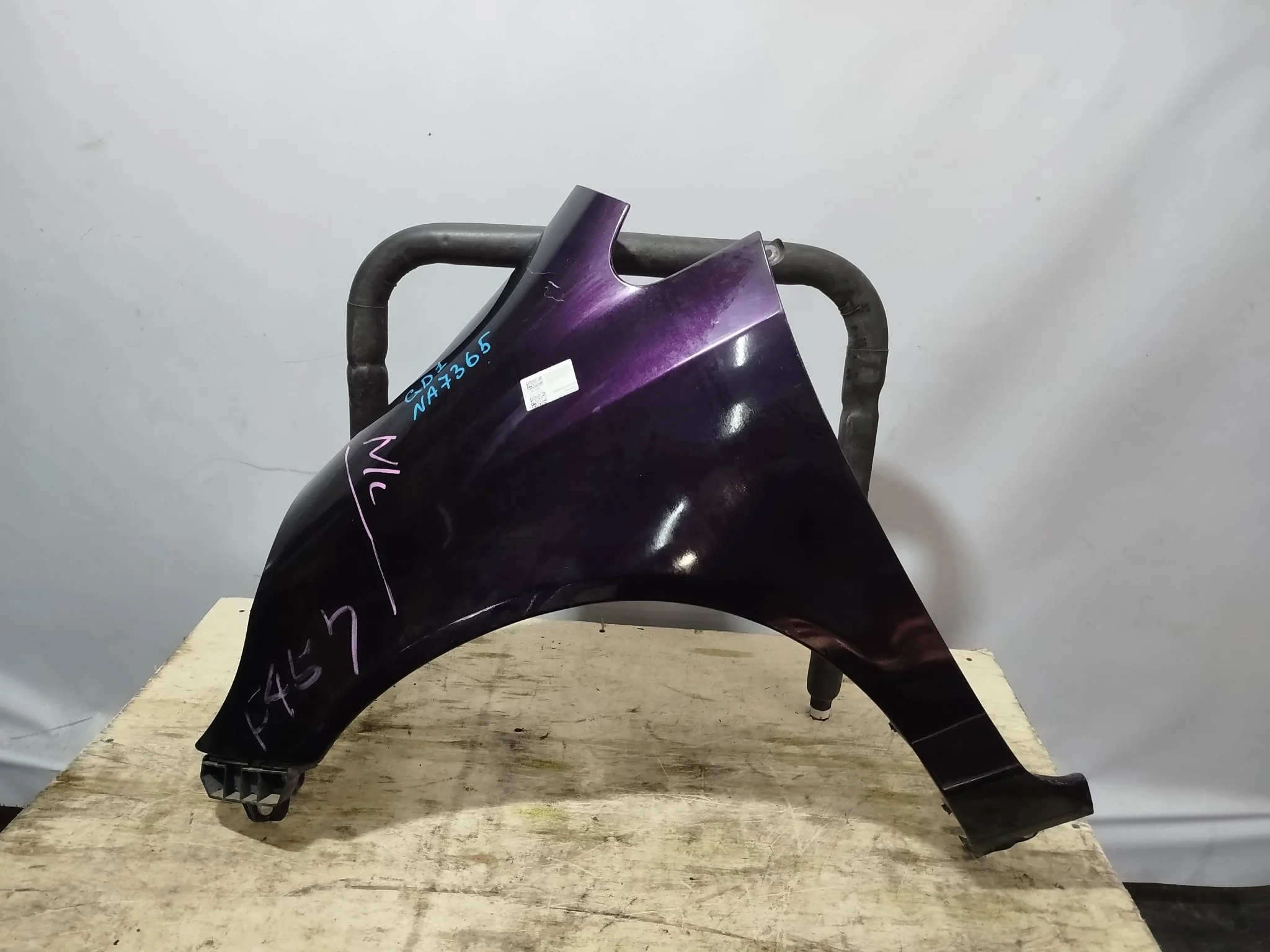 КРЫЛО HONDA FIT JAZZ GD1 GD2 GD3 GD4 60261SAA000ZZ ПЕРЕДНЕЕ ЛЕВОЕ БЕЗ ПОВТОРИТЕЛЯ фиолетовый, RP37PX NA7365