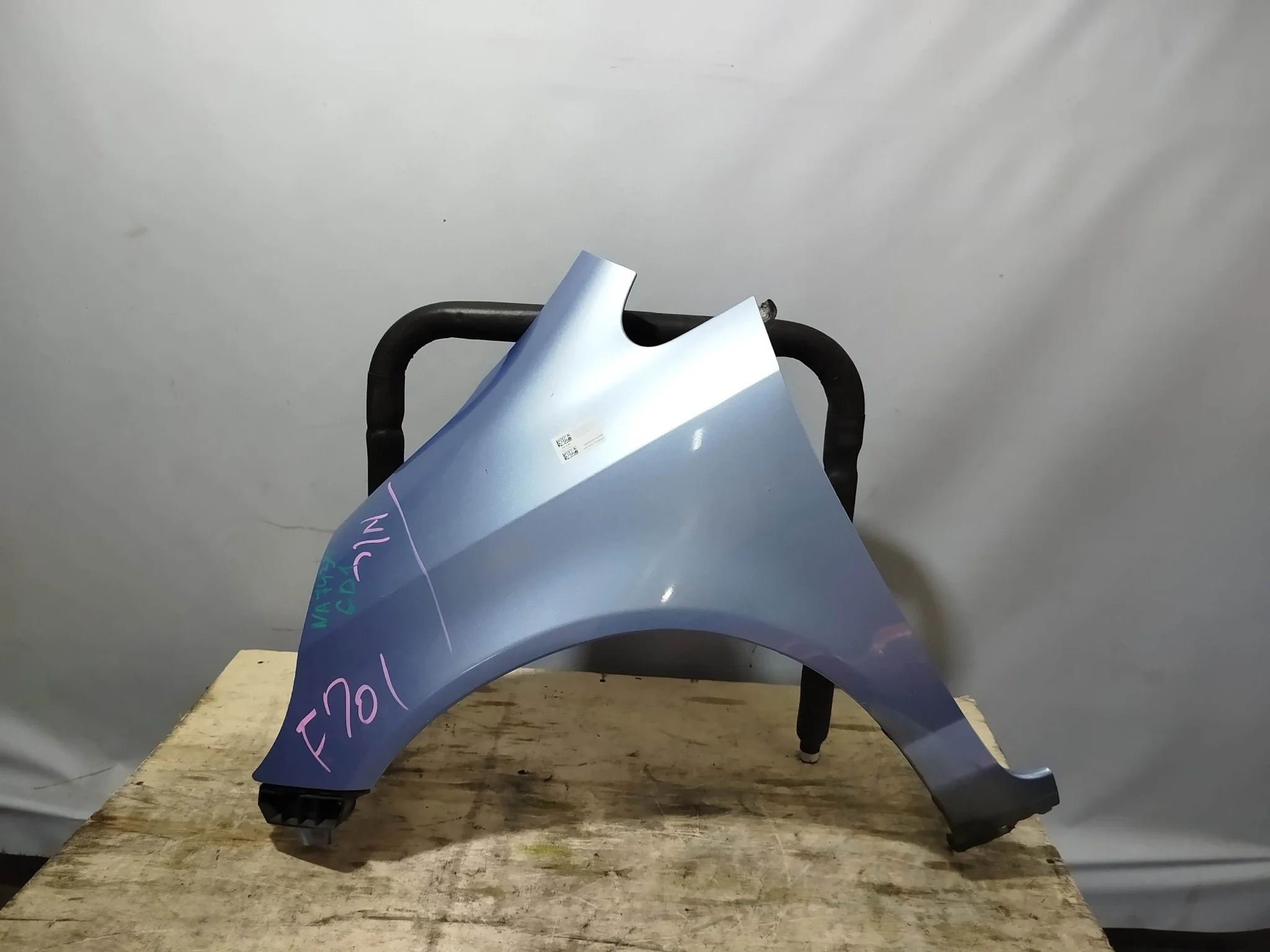КРЫЛО HONDA FIT JAZZ GD1 GD2 GD3 GD4 60261SAA000ZZ ПЕРЕДНЕЕ ЛЕВОЕ БЕЗ ПОВТОРИТЕЛЯ голубой, B506M NA7435