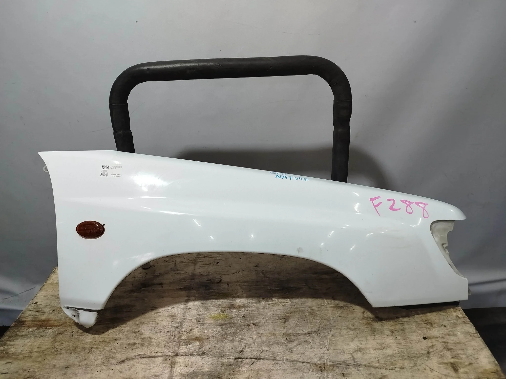 КРЫЛО SUBARU FORESTER SF5 SF9 57120FC000 ПЕРЕДНЕЕ ПРАВОЕ белый, 7U2 NA7347