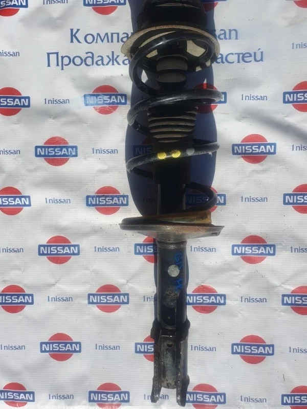 Стойка подвески Nissan Almera 2014 5611000Q0B G15 K4M, передняя правая