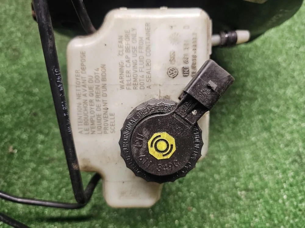 Бачок главного тормозного цилиндра VW Golf 5