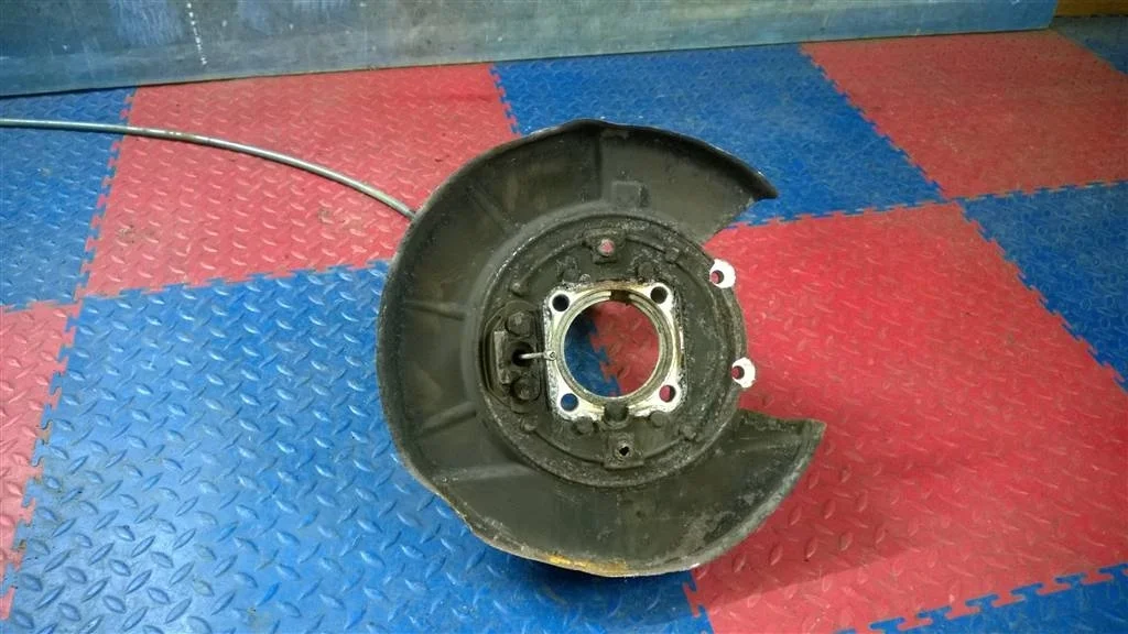 кулак поворотный BMW X5 E53  M54B30 231 лс 3.0i
