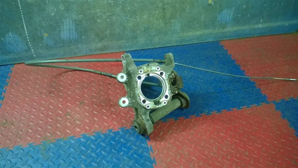 кулак поворотный BMW X5 E53  M54B30 231 лс 3.0i