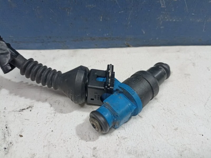 Форсунка топливная Volkswagen Passat B5 2001 06B133551 B5 1.6 ARM