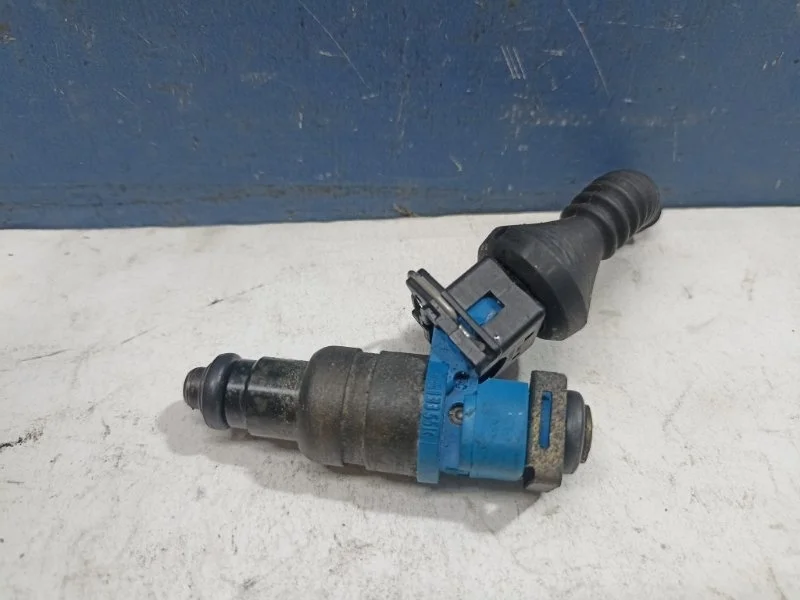 Форсунка топливная Volkswagen Passat B5 2001 06B133551 B5 1.6 ARM
