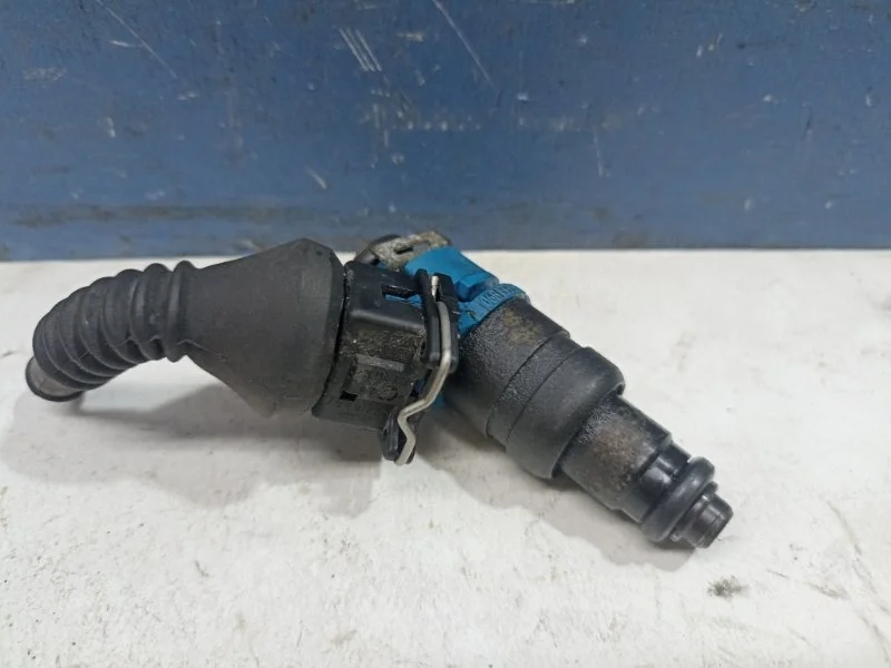Форсунка топливная Volkswagen Passat B5 2001 06B133551 B5 1.6 ARM