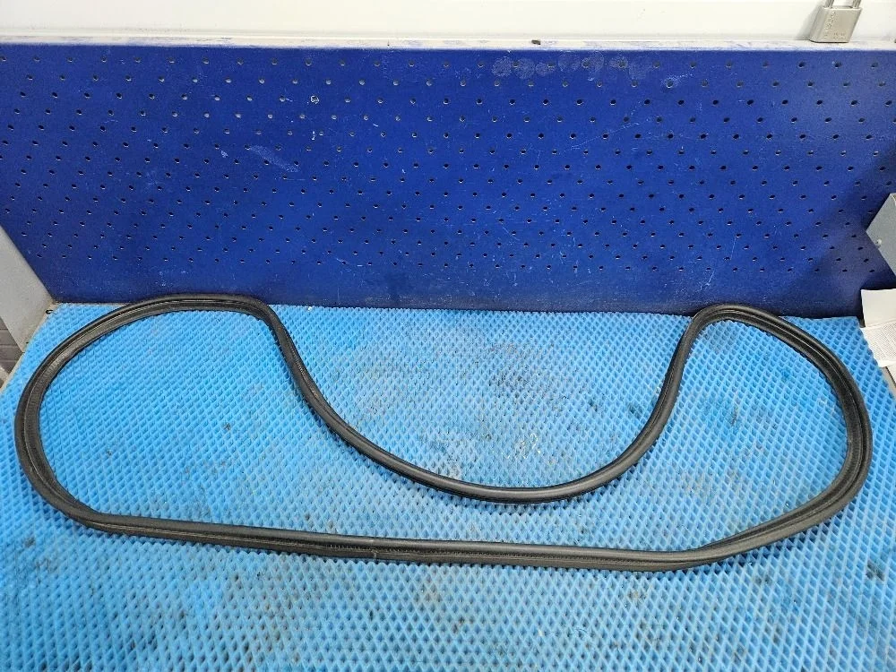 Уплотнитель багажника Toyota Avensis T250 рестайлинг (2006—2009) Toyota Avensis T250 рестайлинг (2006—2009) T250 T25 6446105031