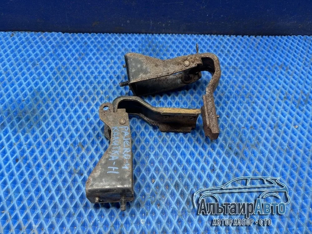Петля двери багажника Mitsubishi Pajero IV (2006—2011) Mitsubishi Pajero IV (2006—2011) V93W V97W V98W 5839A011