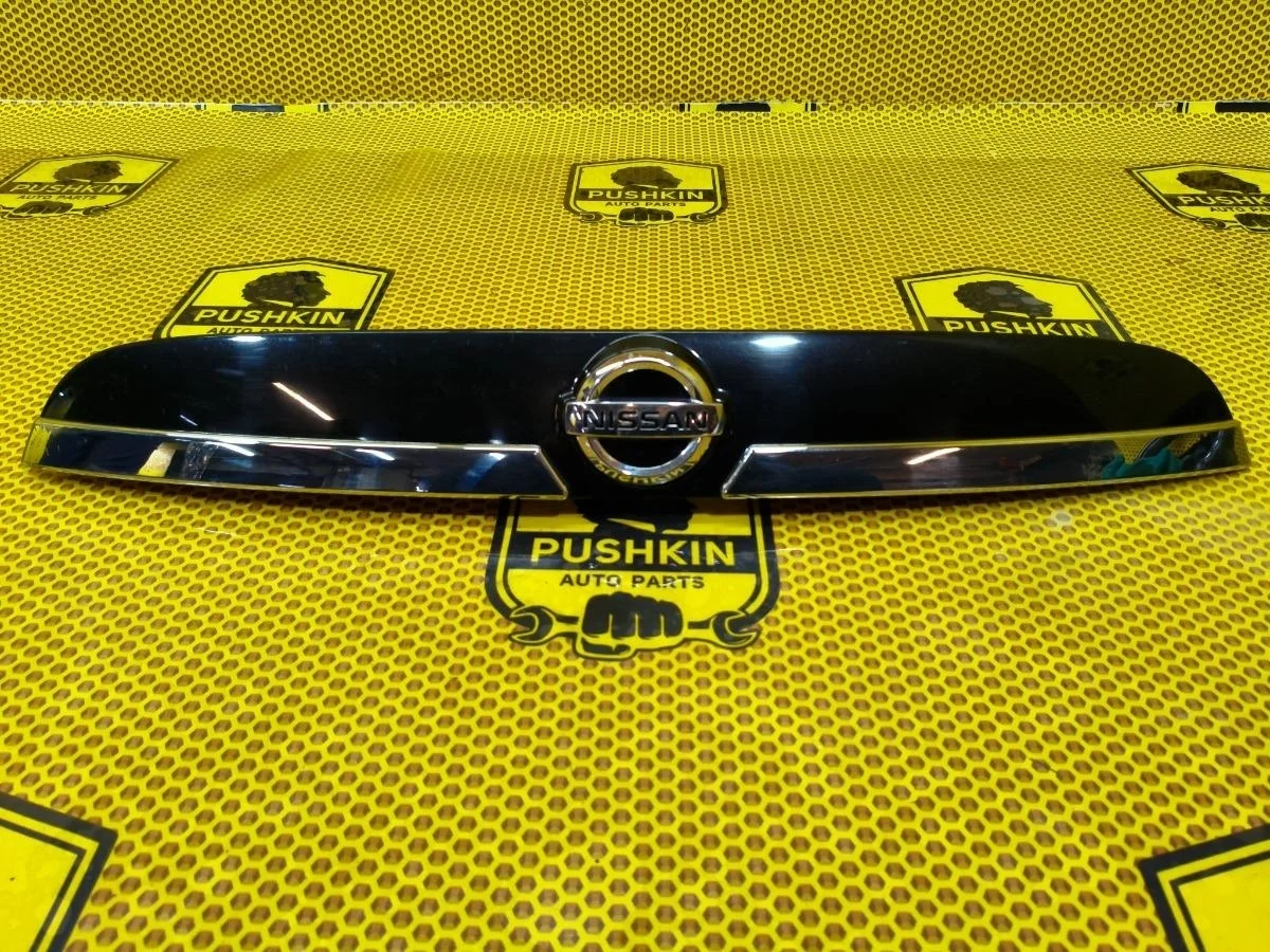 Накладка крышки багажника Nissan Juke 2011 F15