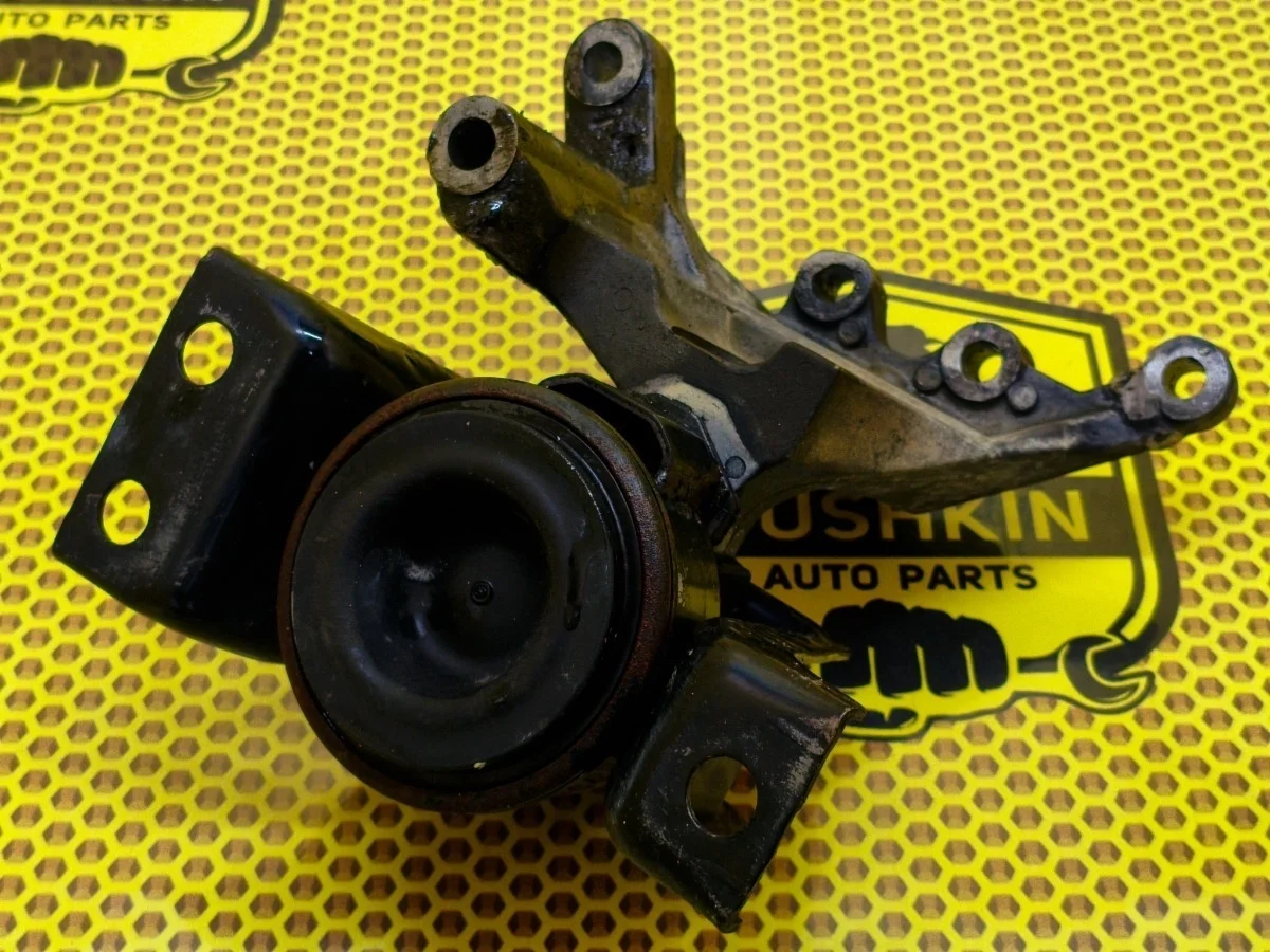 Опора двигателя Nissan Juke 2011 F15