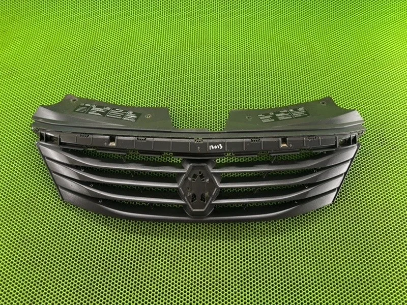 Решетка радиатора Renault Logan 1 8200752748