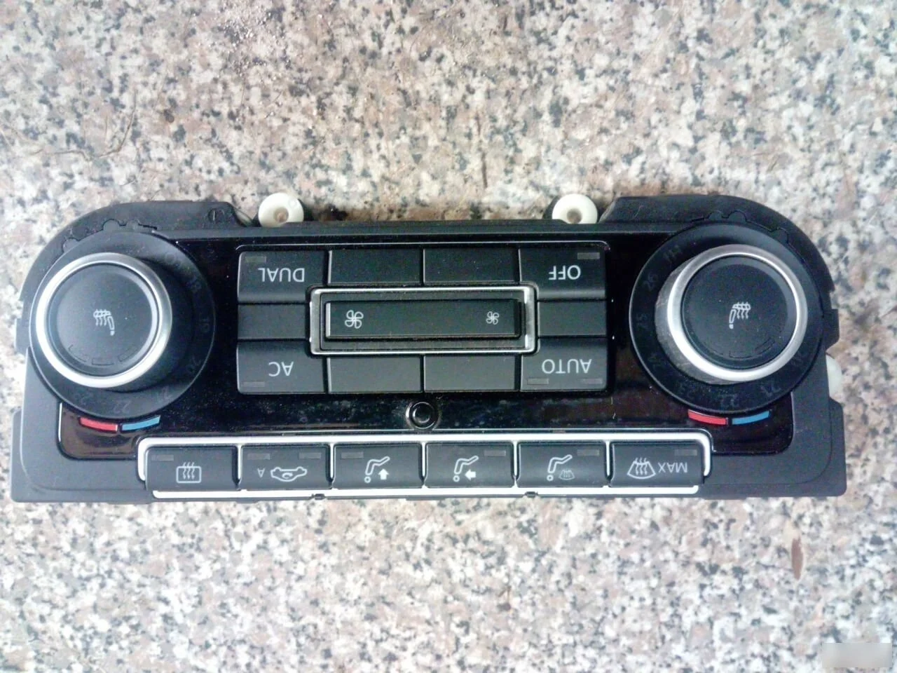 Блок управления климатической установкой Volkswagen Jetta VI (2010—2015) 5K0907044ES