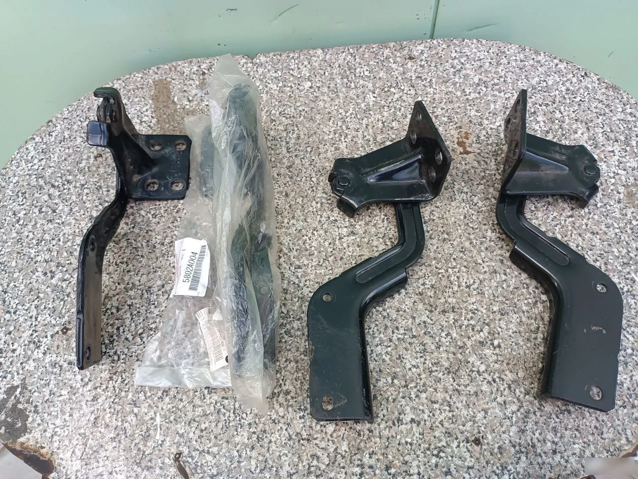 Петля двери багажника нижн Mitsubishi Outlander II рестайлинг (2009—2013) 5802A004