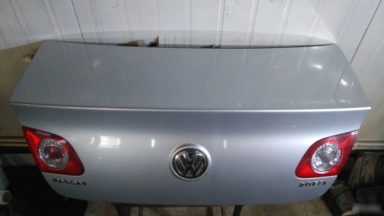 Крышка (дверь) багажника Volkswagen Passat B6 (2005—2010) 3C5827025H