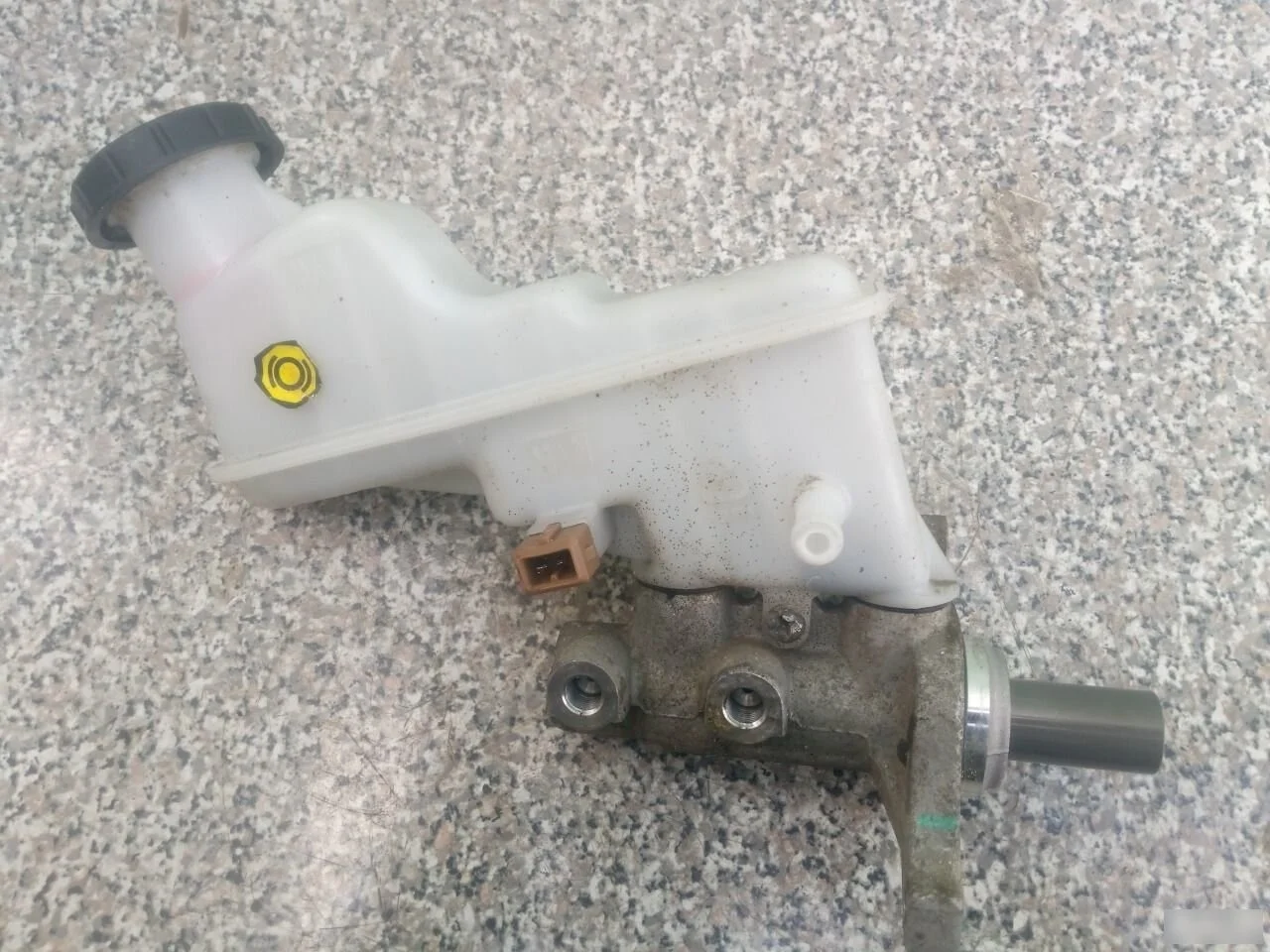 Главный тормозной Hyundai Solaris I (2010—2014) 585104L100 585104L150
