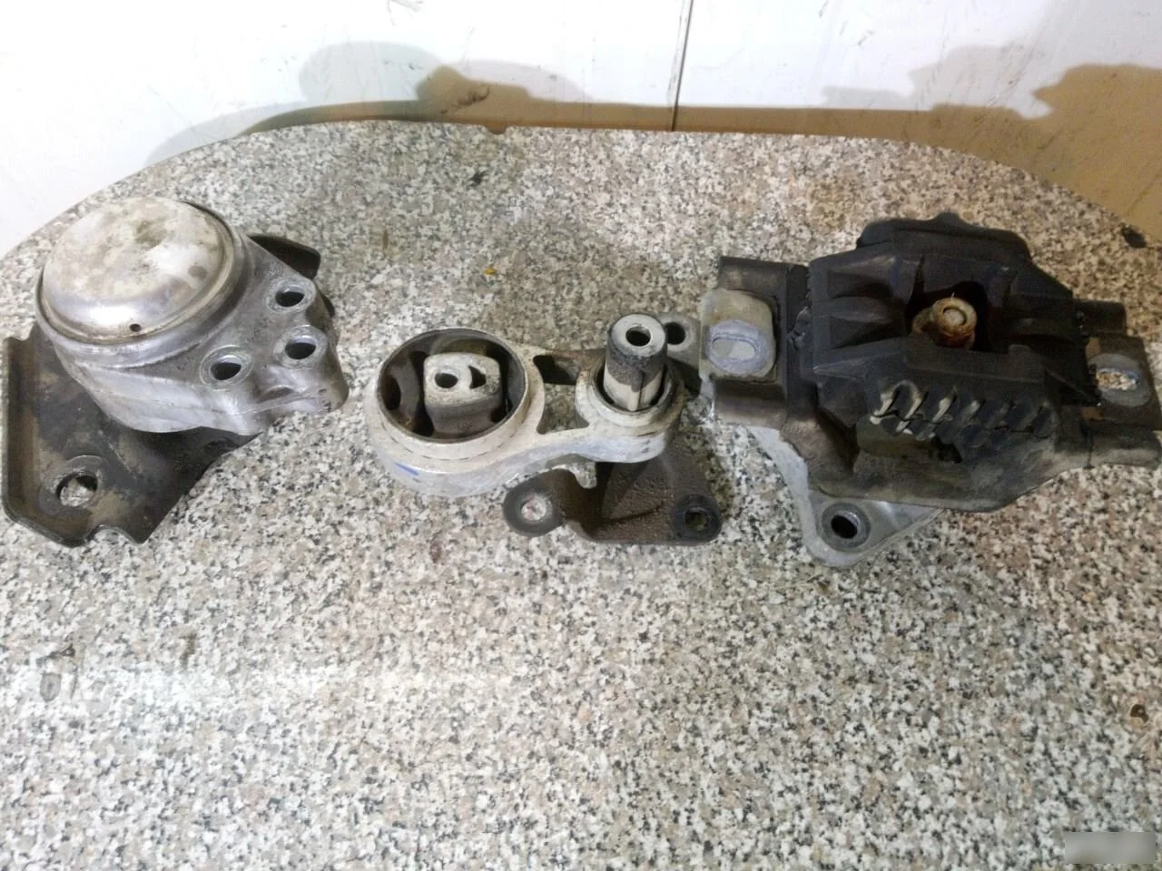 Подушка двигате Ford Fiesta Mk5 (2002—2008) 1221237
