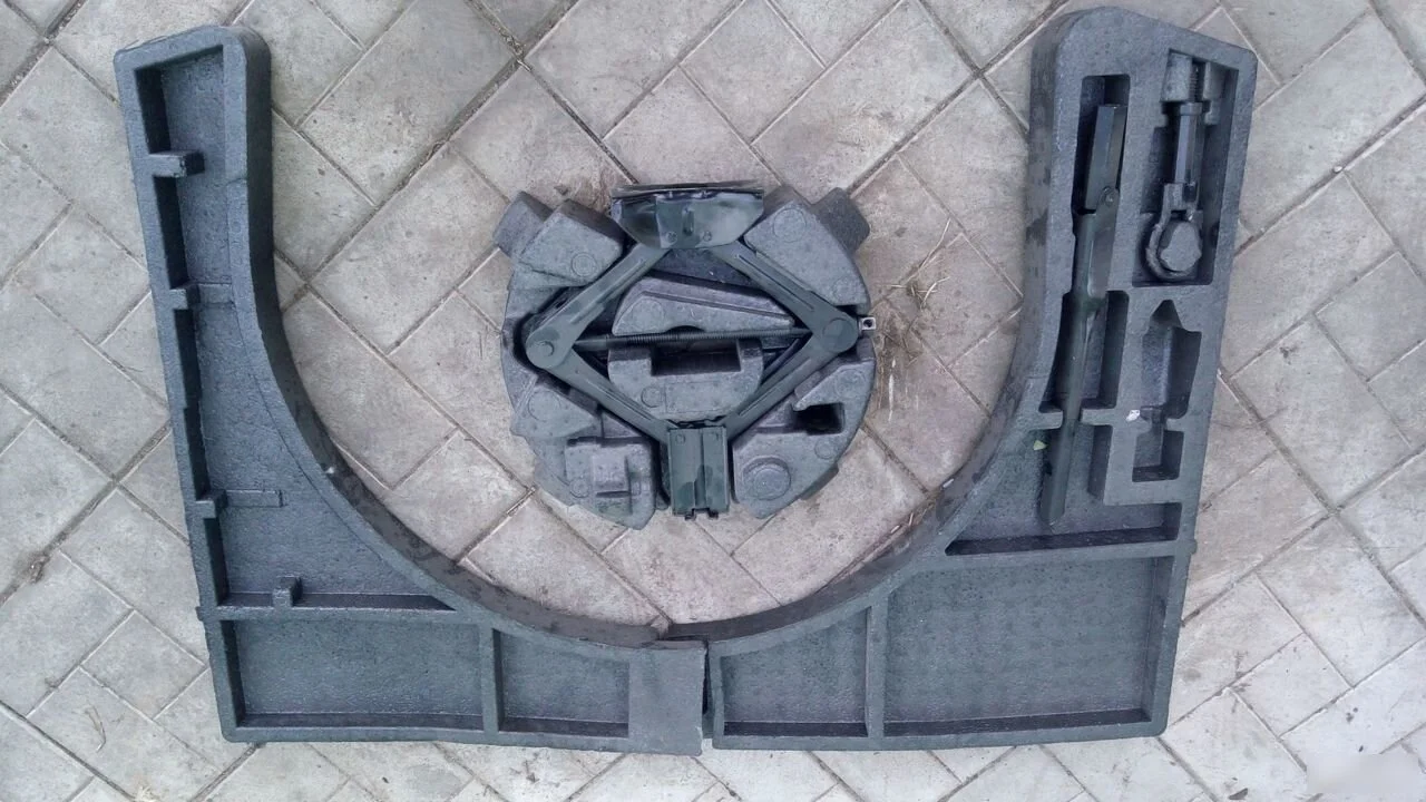 Органайзер в сборе Ford Kuga II рестайлинг (2016—2019)
