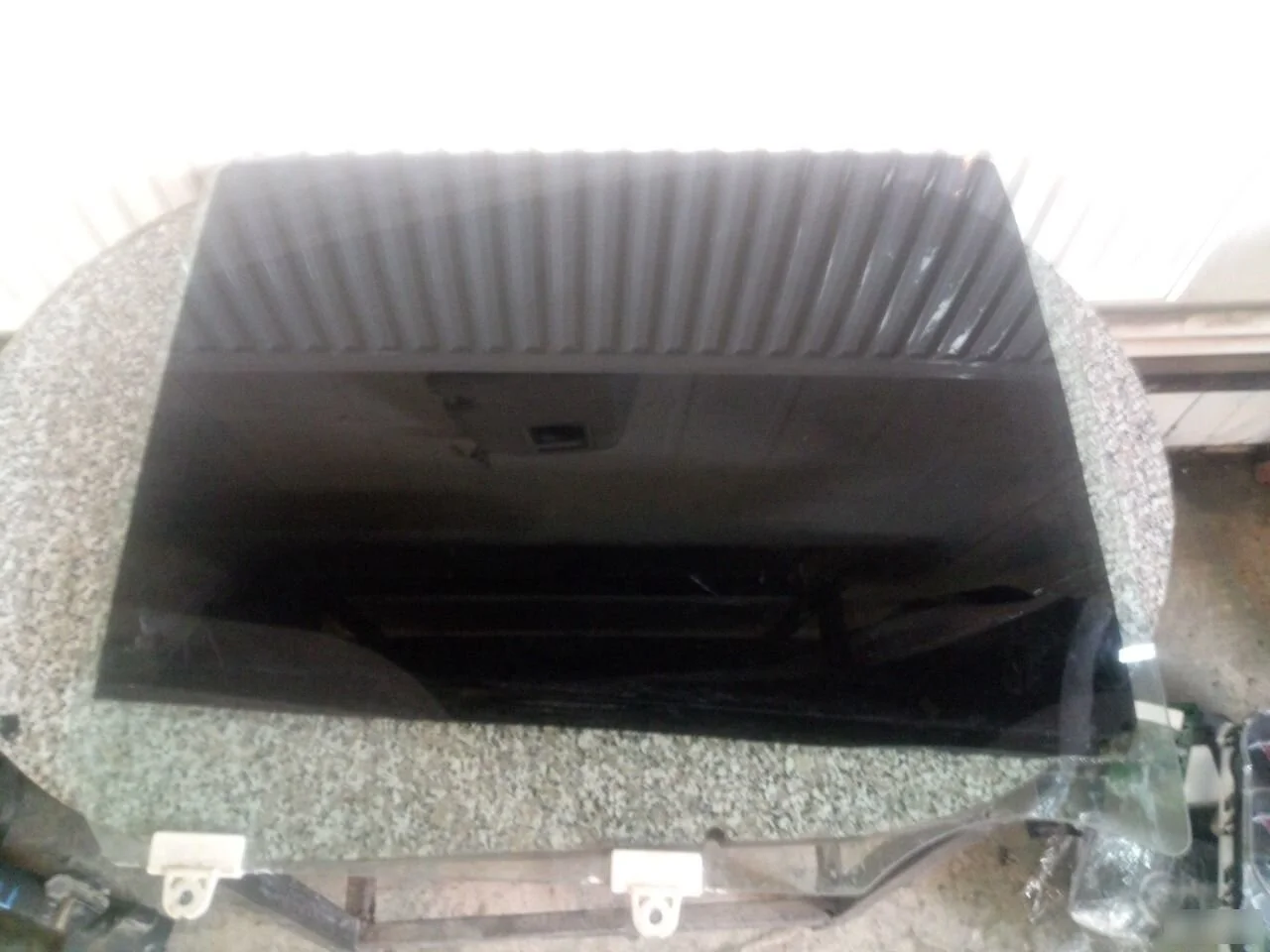 Стекло двери Nissan Tiida C11 (2004—2012) 82300EL000