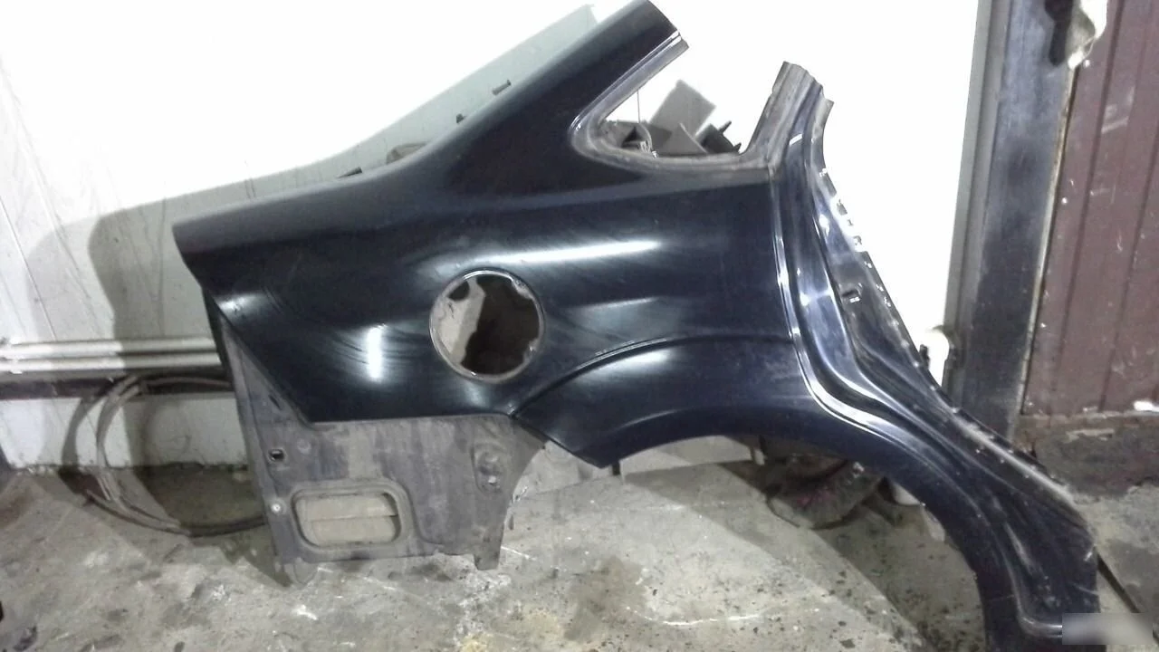 Крыло заднее правое седан черное Ford Focus II (2005—2008)