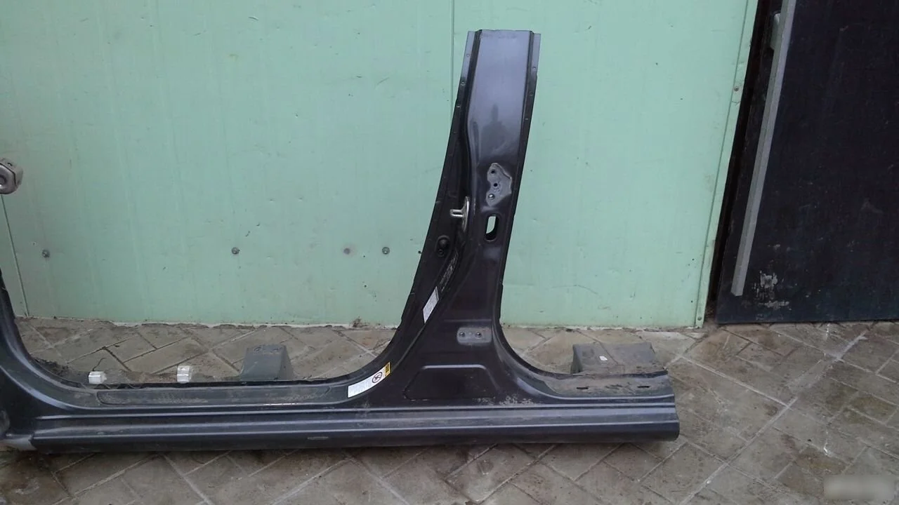 Порог со стойкой Toyota Corolla X (2006—2010)