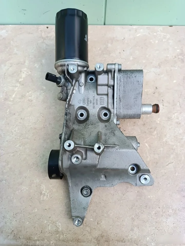 Кронштейн генератора Volkswagen Passat B6 (2005—2010) 06J903143 06J117021J
