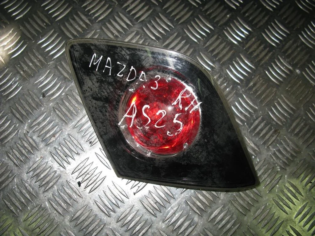 Фонарь внутренний правый MAZDA 3 bk 2003-2009