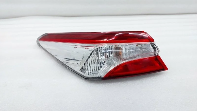 Фонарь Toyota Camry 2018 70