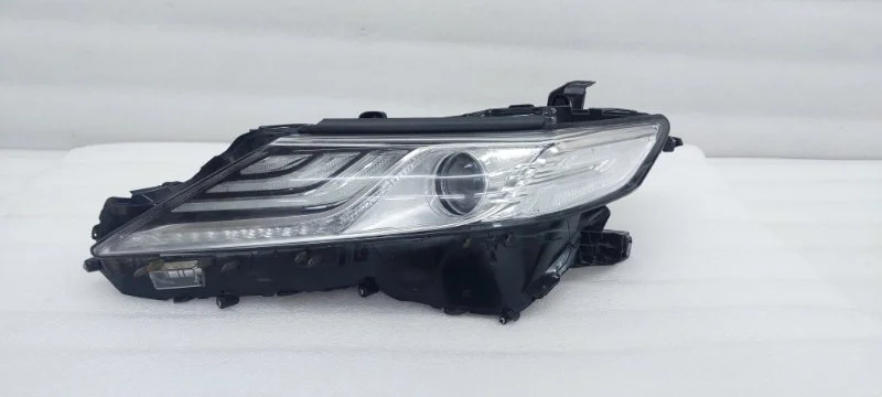 Фара Toyota Camry 2021 70