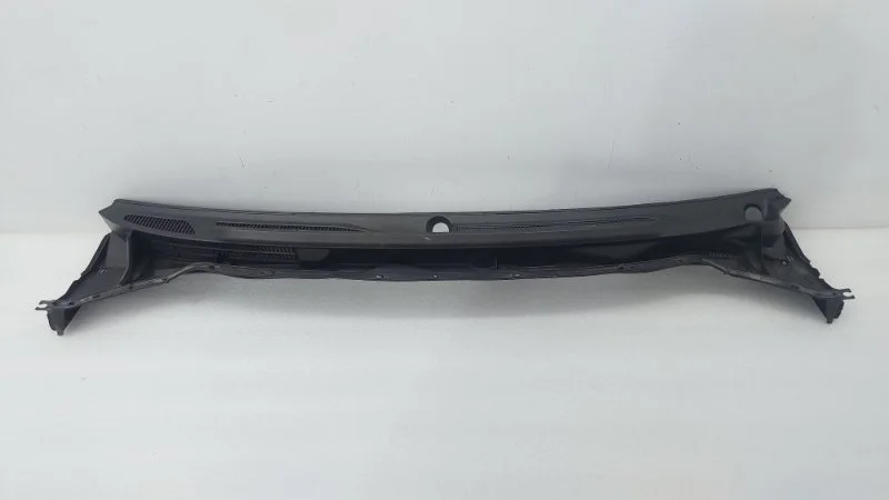 Водосток лобового стекла (жабо) Toyota Land Cruiser 2008