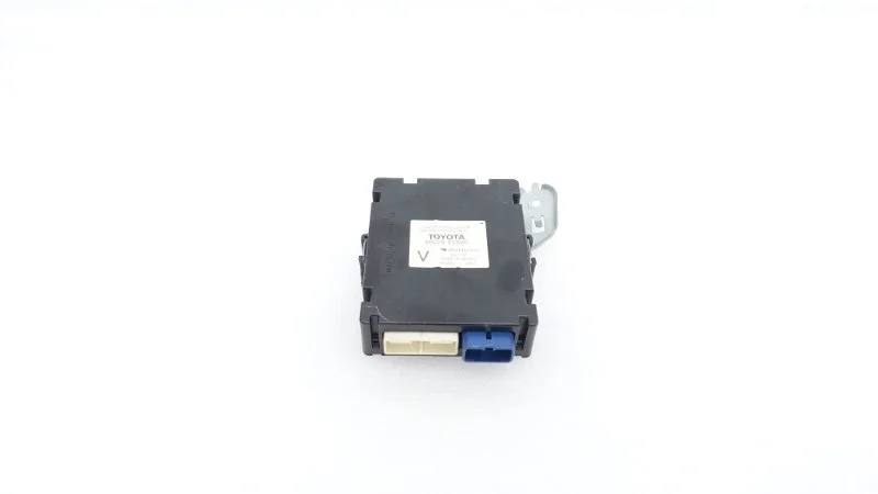 Блок электронный Toyota Land Cruiser 2012 200