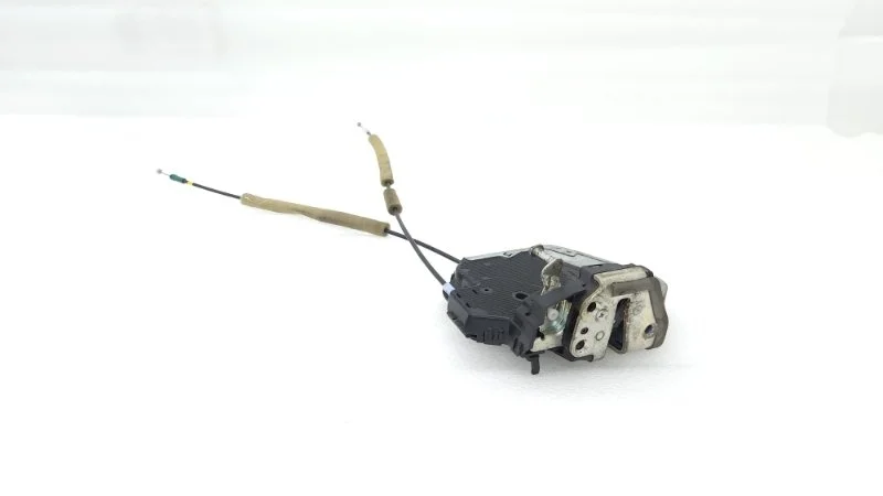 Замок двери Toyota Land Cruiser 2012 200