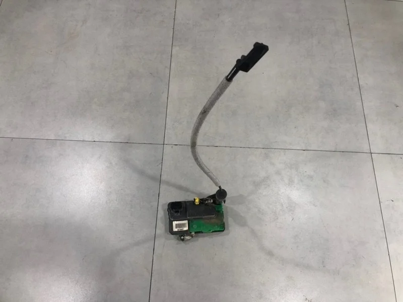 Замок боковой двери Volvo XC90 2008